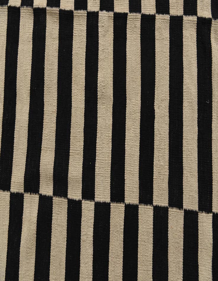 Detail image of 5' 9 x 7' 8  Hand Woven Kilim Modern Wool Rug