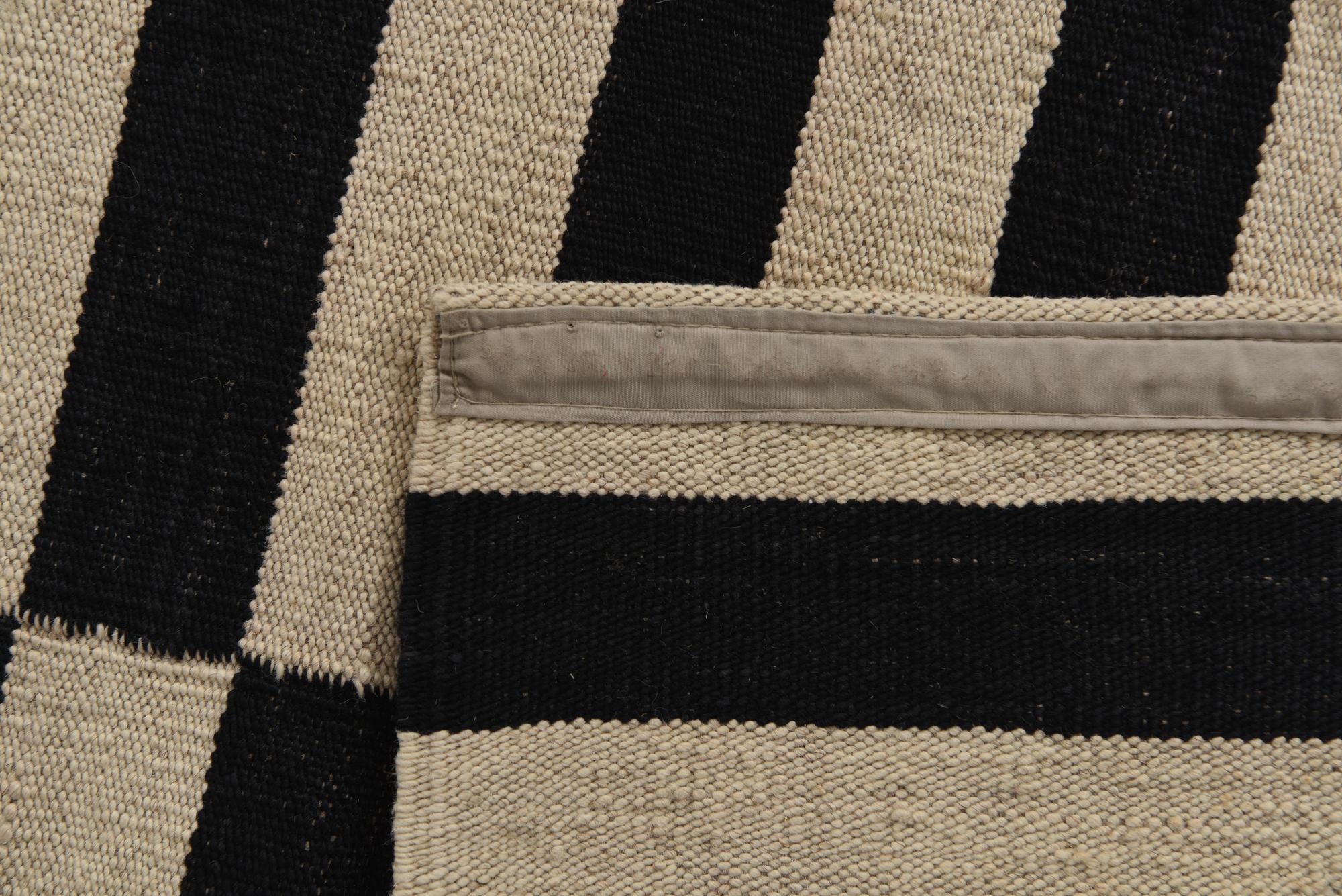 5' 9 x 7' 8 Hand Woven Kilim Modern Wool Rug