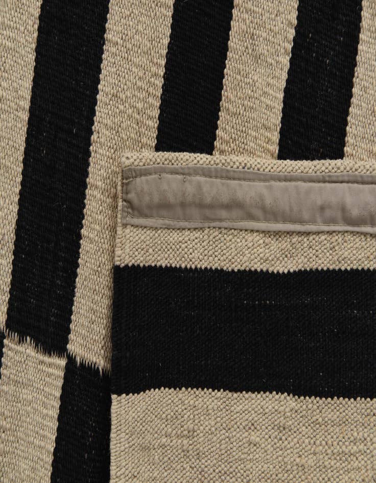 Detail image of 5' 9 x 7' 8  Hand Woven Kilim Modern Wool Rug