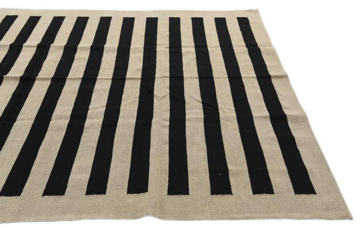 Detail image of 5' 7 x 7' 9 Hand Woven Kilim Modern Wool Rug