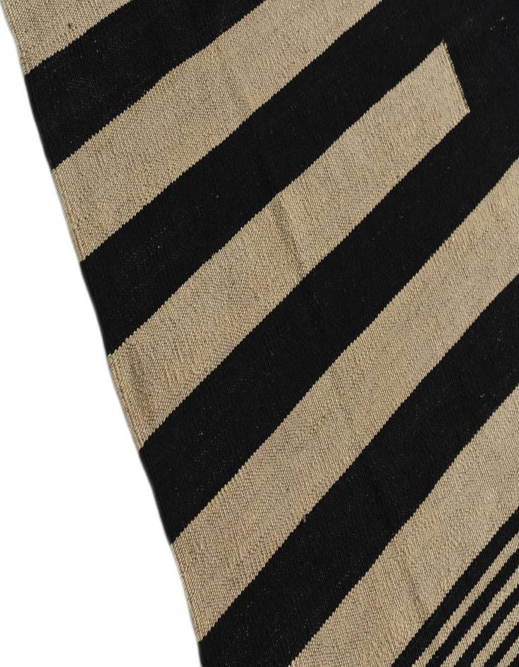 Detail image of 5' 7 x 7' 7  Hand Woven Kilim Modern Wool Rug