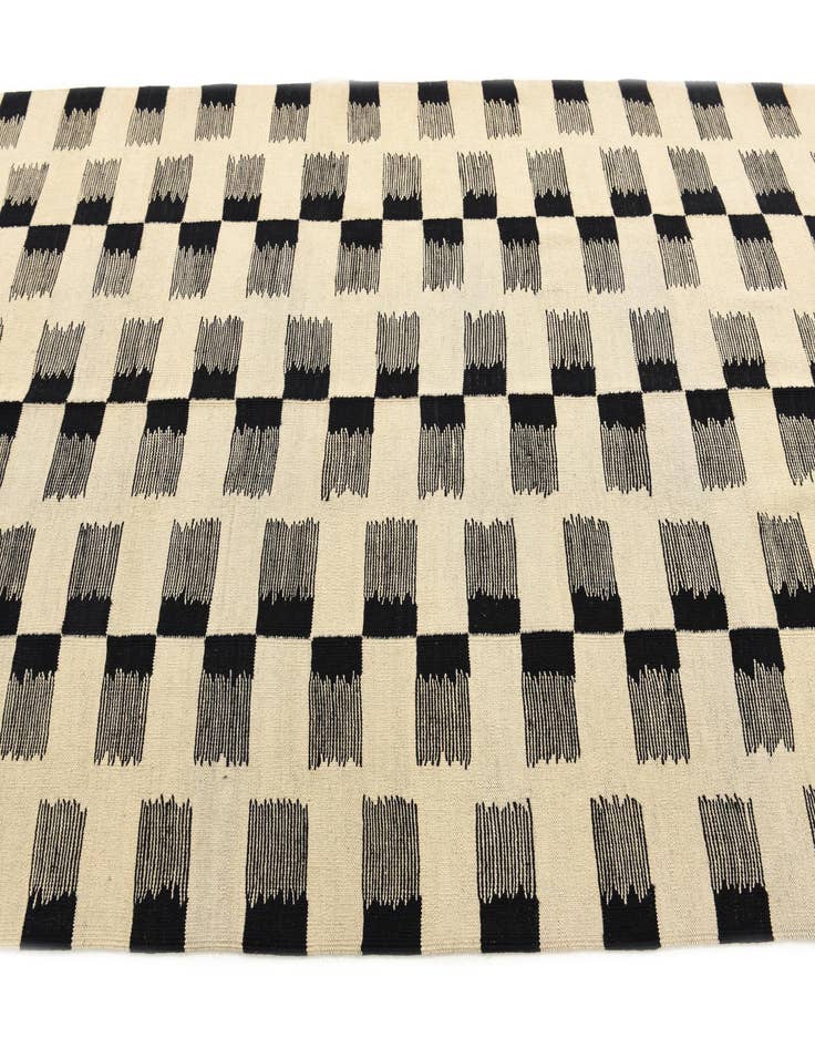 Detail image of 5' 8 x 7' 10  Hand Woven Kilim Modern Wool Rug