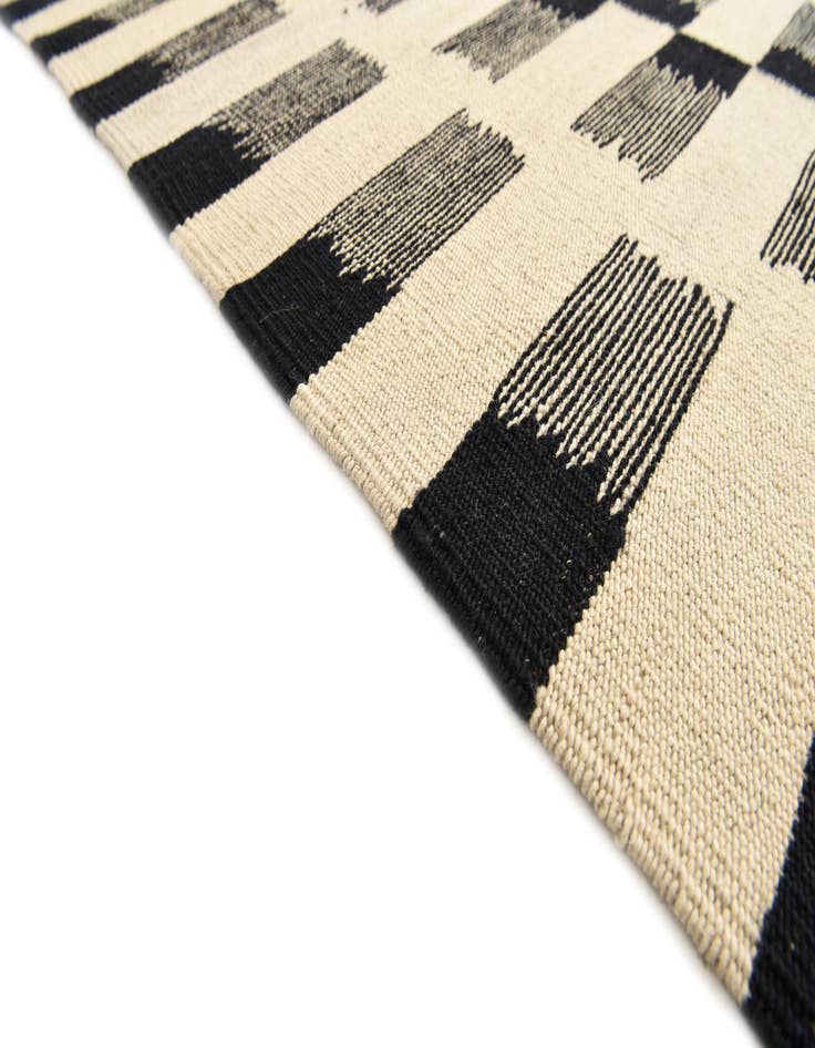 Detail image of 5' 8 x 7' 10  Hand Woven Kilim Modern Wool Rug