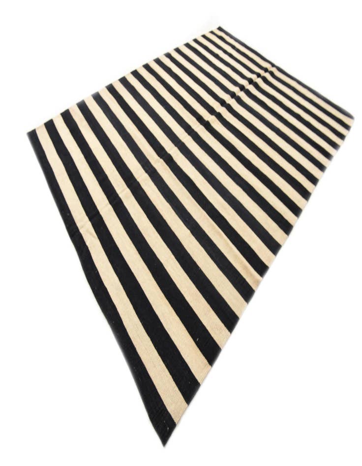 Detail image of 6' 9 x 9' 3  Hand Woven Kilim Modern Wool Rug