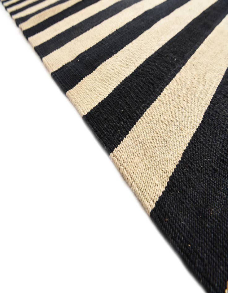 Detail image of 6' 9 x 9' 3  Hand Woven Kilim Modern Wool Rug