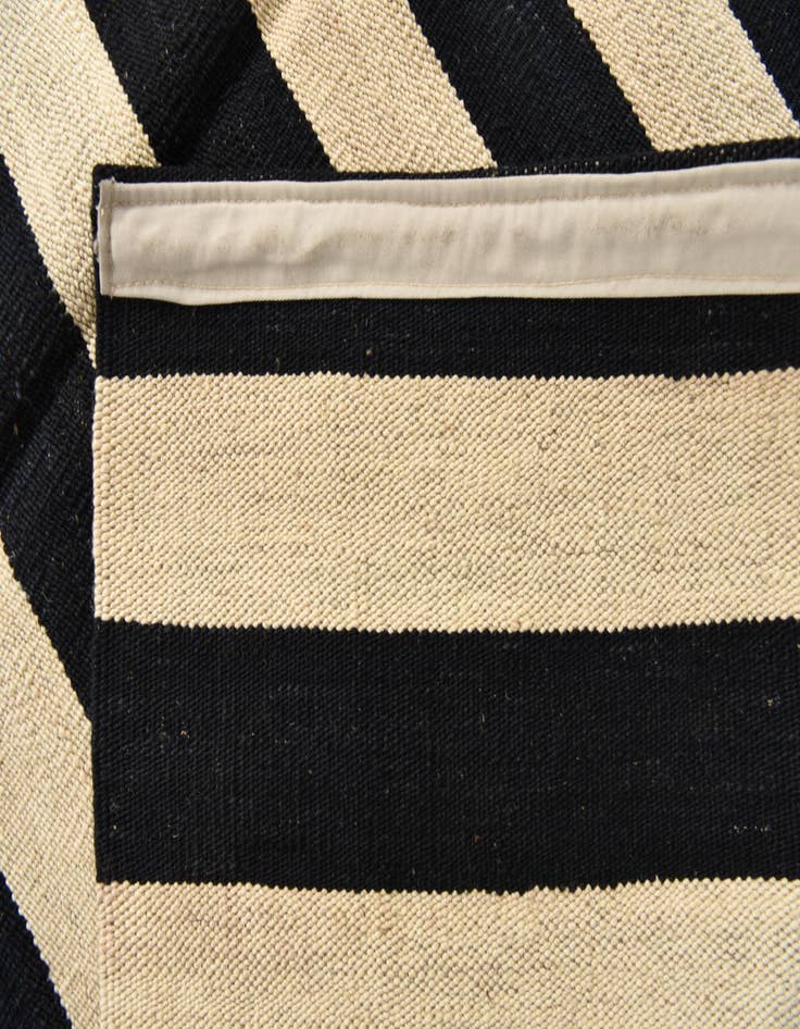 Detail image of 6' 9 x 9' 3  Hand Woven Kilim Modern Wool Rug