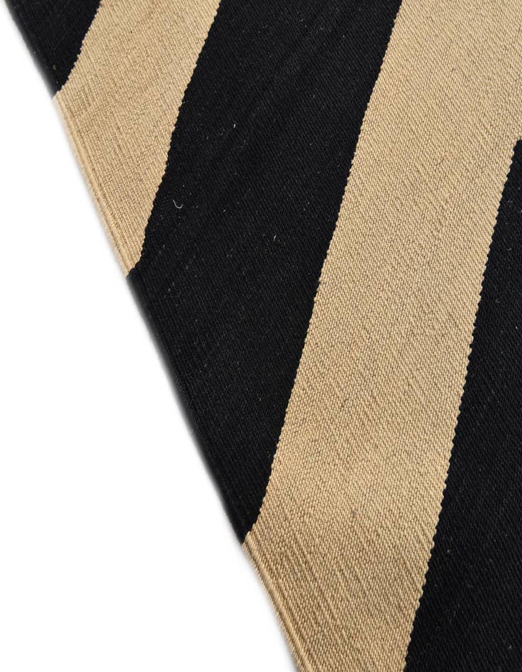 Detail image of 6' 9 x 9' 7  Hand Woven Kilim Modern Wool Rug