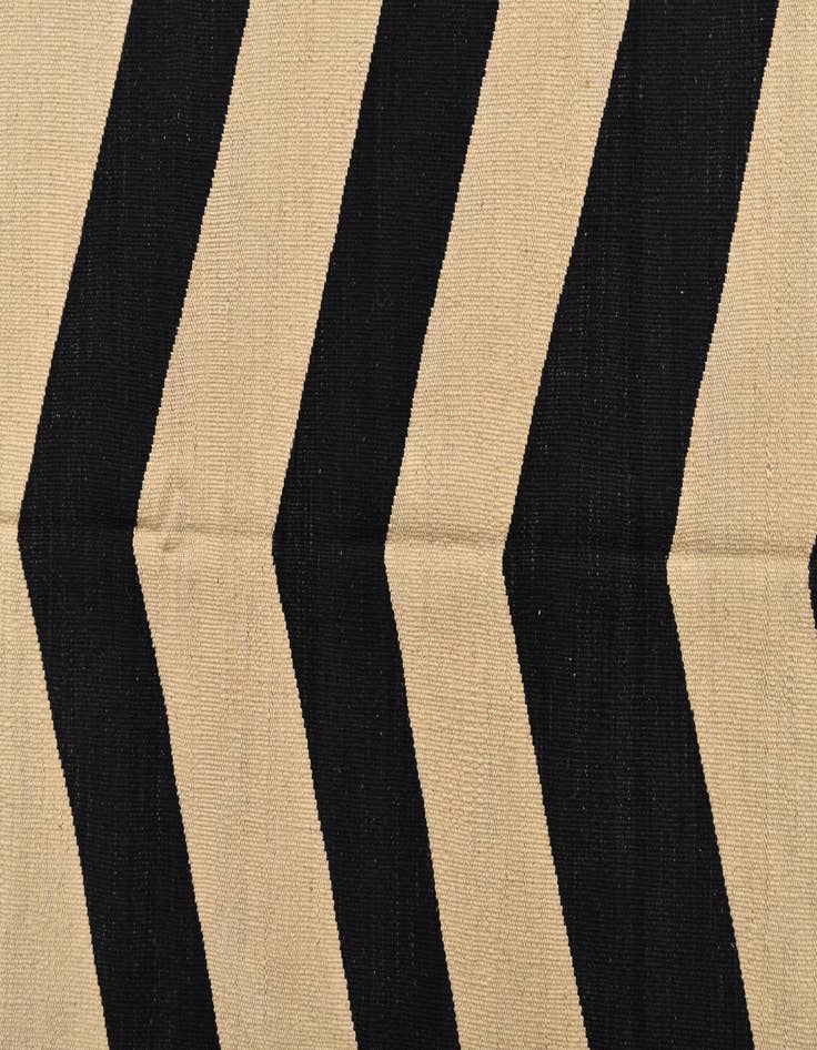 Detail image of 6' 9 x 9' 7  Hand Woven Kilim Modern Wool Rug