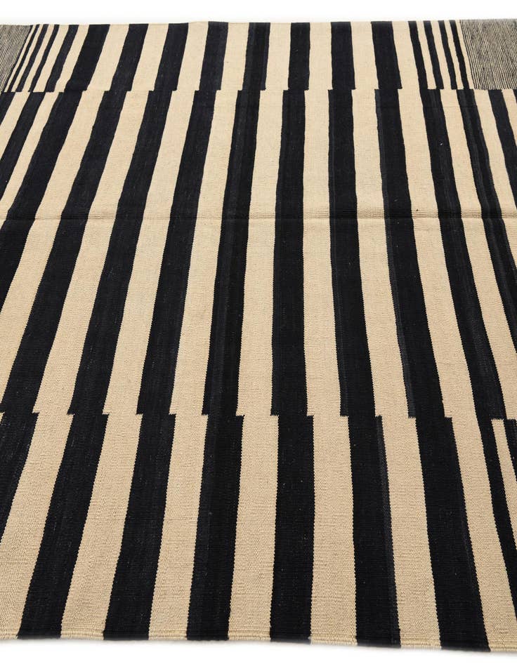 Detail image of 6' 11 x 9' 8  Hand Woven Kilim Modern Wool Rug