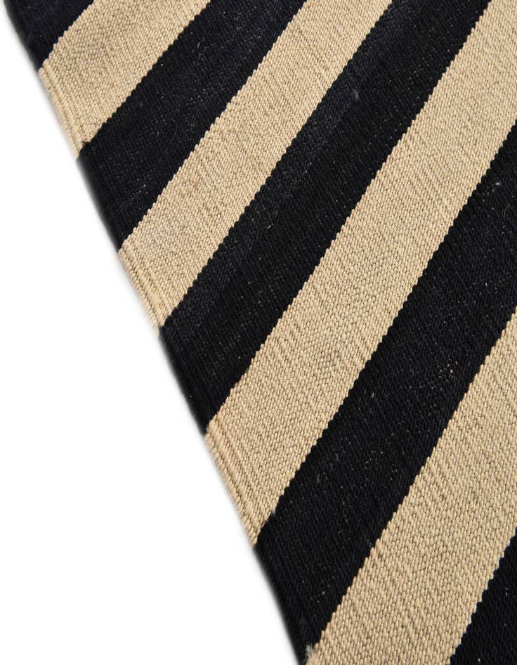 Detail image of 6' 11 x 9' 8  Hand Woven Kilim Modern Wool Rug