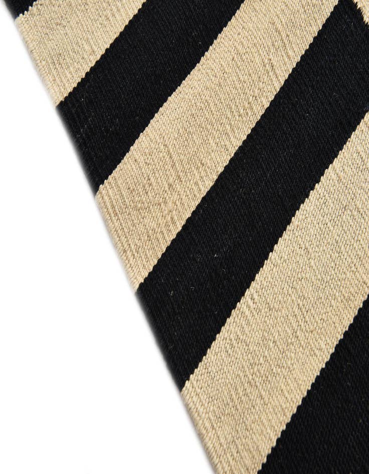 Detail image of 2' 7 x 3' 10  Hand Woven Kilim Modern Wool Rug