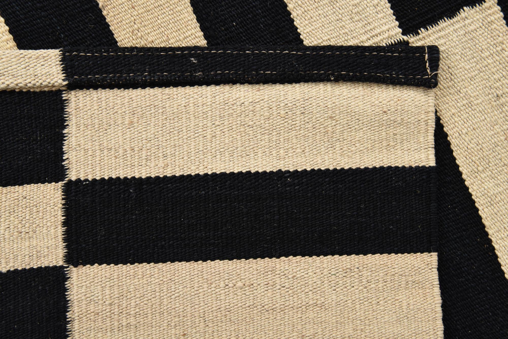 2' 7 x 3' 10 Hand Woven Kilim Modern Wool Rug