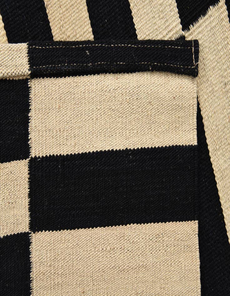 Detail image of 2' 7 x 3' 10  Hand Woven Kilim Modern Wool Rug