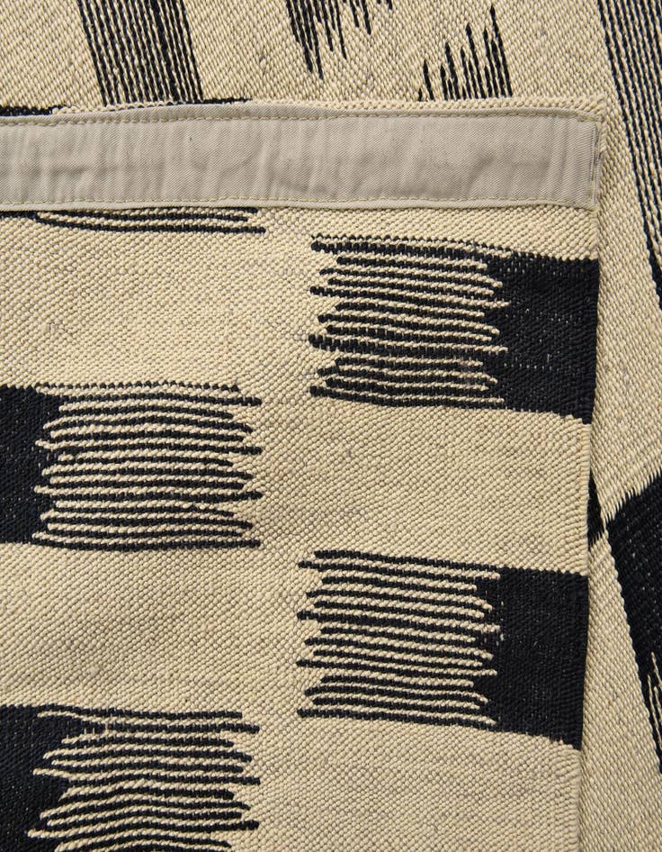 Detail image of 5' 9 x 7' 8  Hand Woven Kilim Modern Wool Rug