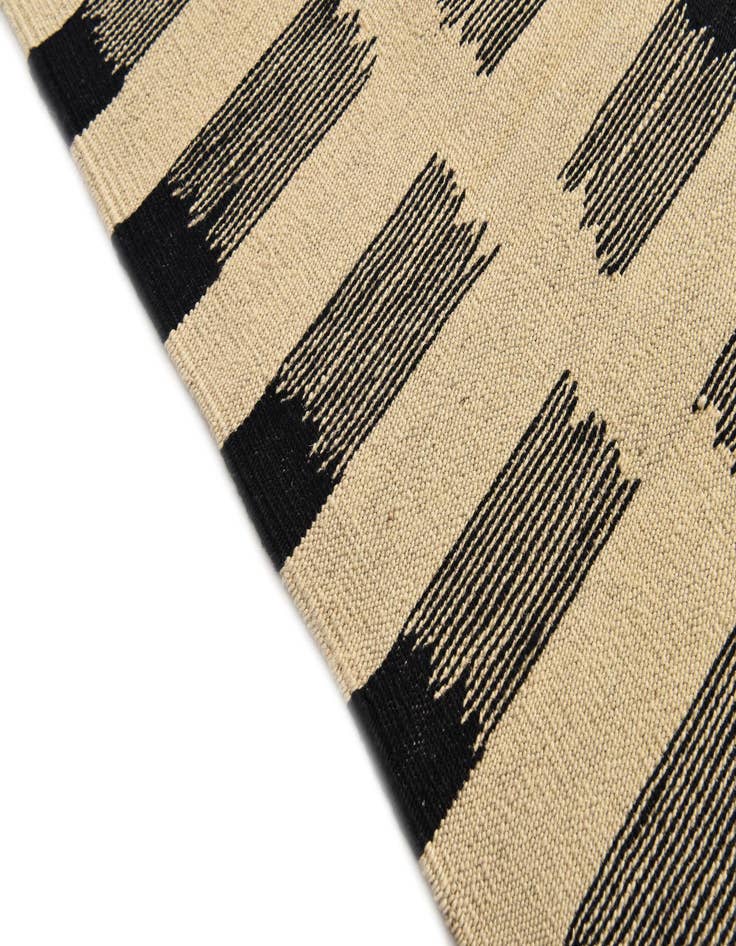 Detail image of 5' 6 x 7' 8  Hand Woven Kilim Modern Wool Rug