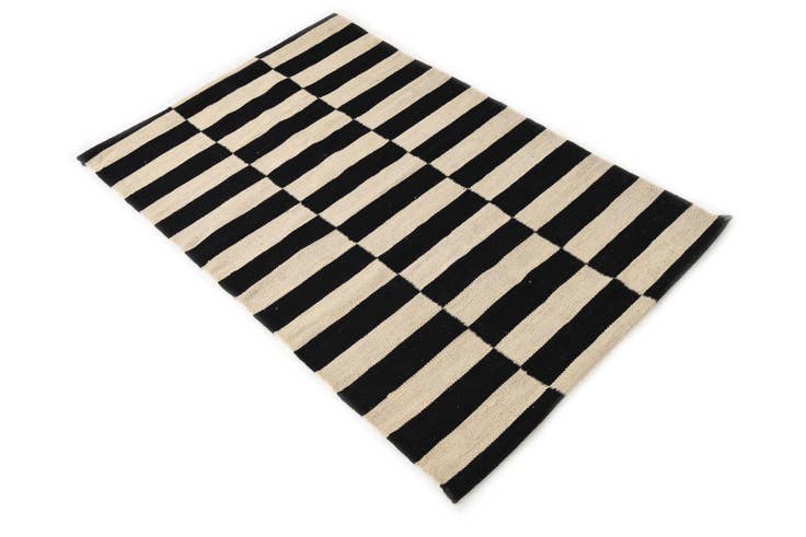Detail image of 2' 6 x 3' 11 Hand Woven Kilim Modern Wool Rug