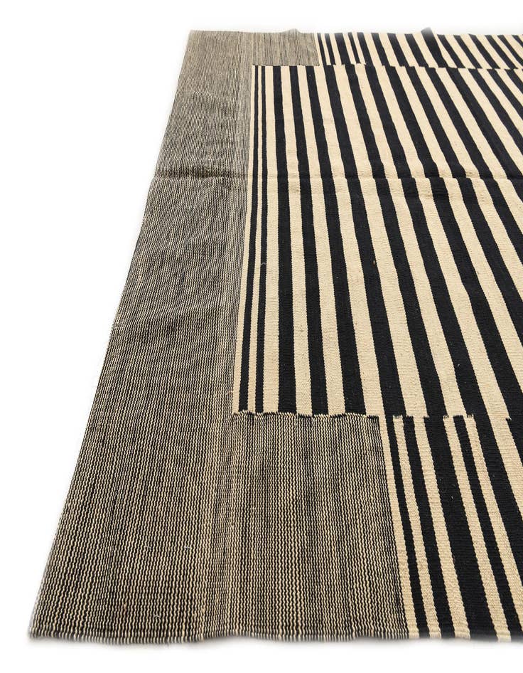 Detail image of 5' 7 x 7' 8 Hand Woven Kilim Modern Wool Rug