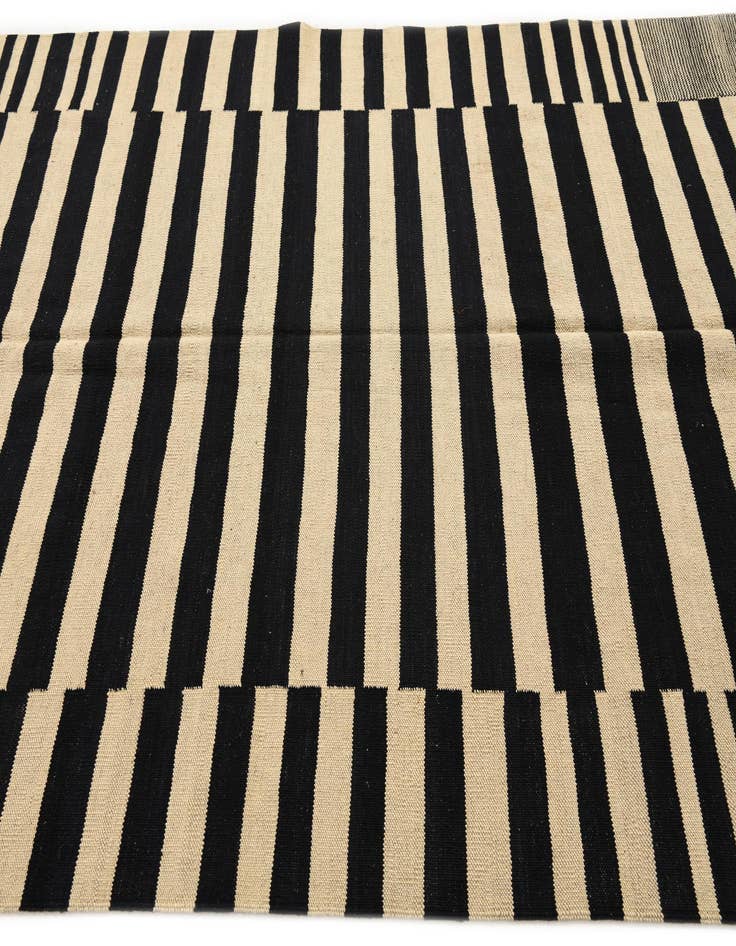 Detail image of 5' 7 x 7' 8  Hand Woven Kilim Modern Wool Rug