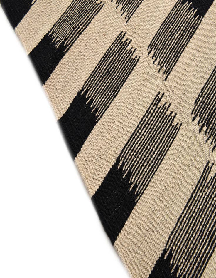 Detail image of 5' 9 x 7' 8  Hand Woven Kilim Modern Wool Rug