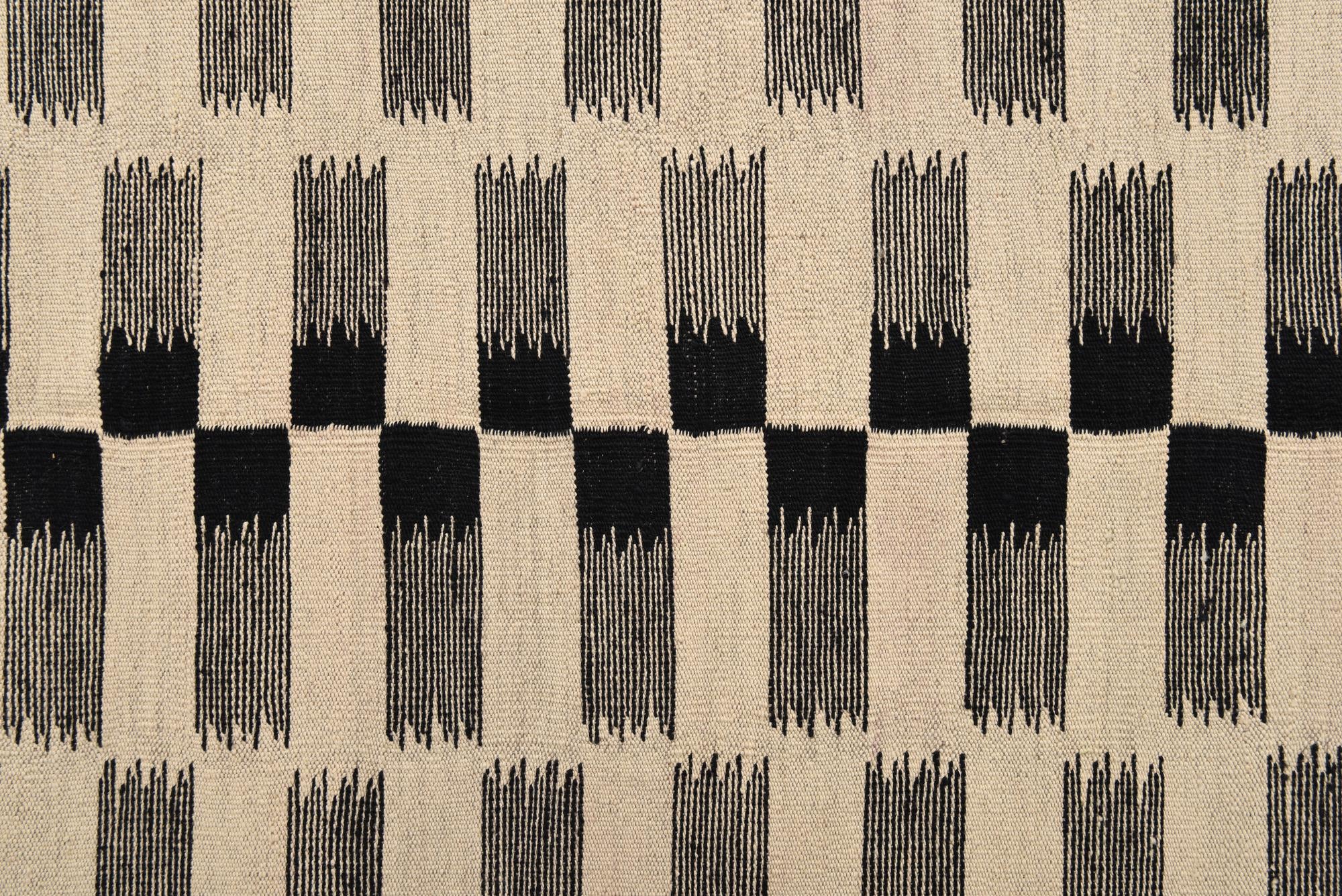 5' 9 x 7' 8 Hand Woven Kilim Modern Wool Rug