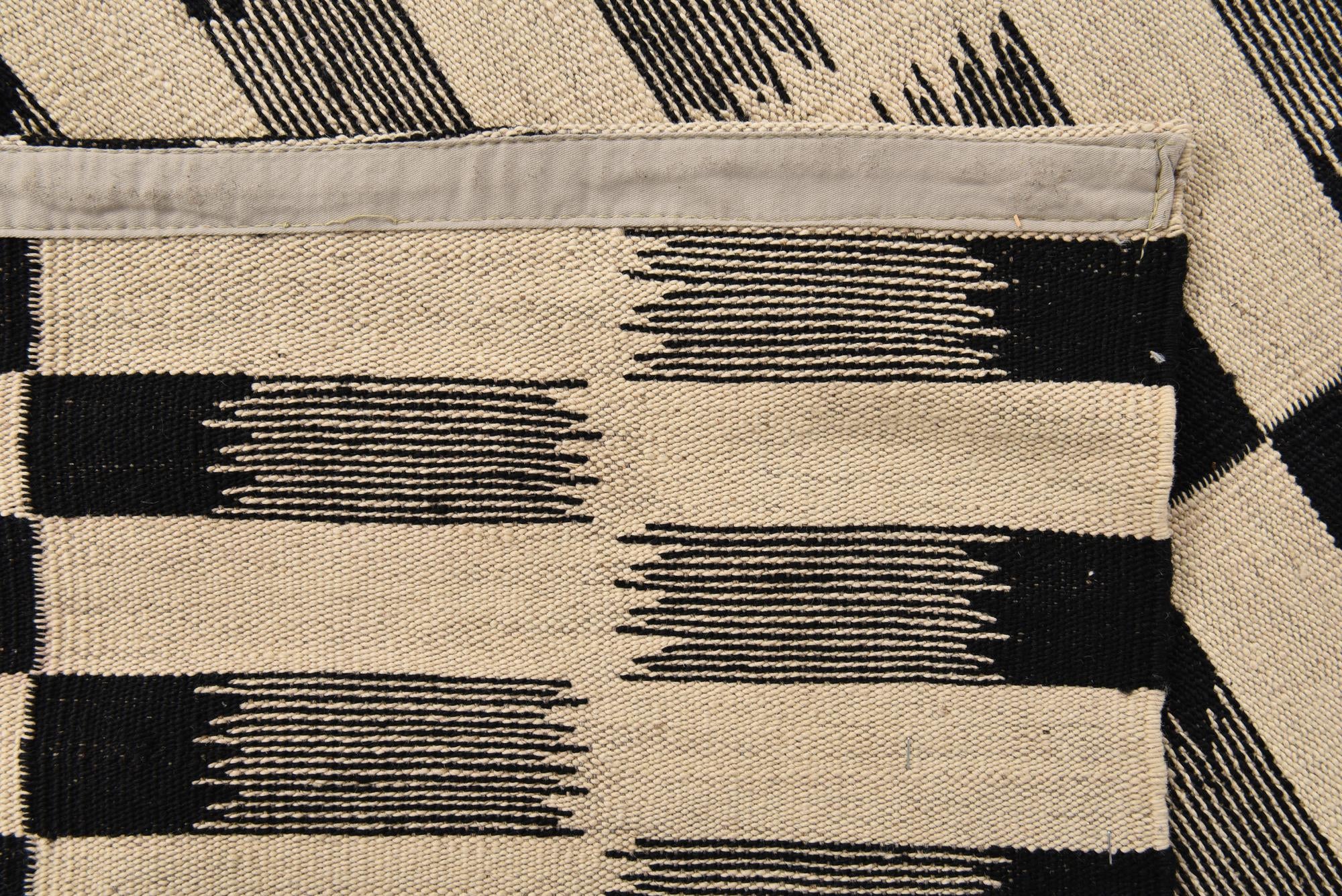 5' 9 x 7' 8 Hand Woven Kilim Modern Wool Rug