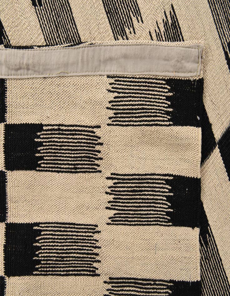 Detail image of 5' 9 x 7' 8  Hand Woven Kilim Modern Wool Rug