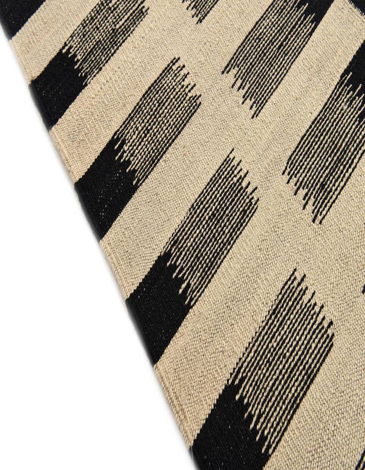 Detail image of 5' 8 x 7' 8  Hand Woven Kilim Modern Wool Rug