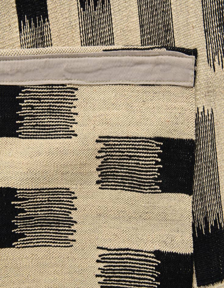 Detail image of 5' 8 x 7' 8  Hand Woven Kilim Modern Wool Rug