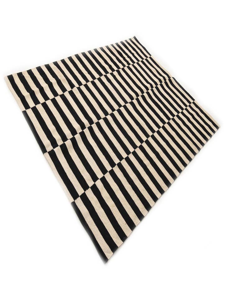 Detail image of 5' 7 x 7' 11  Hand Woven Kilim Modern Wool Rug