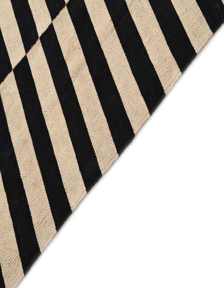 Detail image of 5' 7 x 7' 11  Hand Woven Kilim Modern Wool Rug