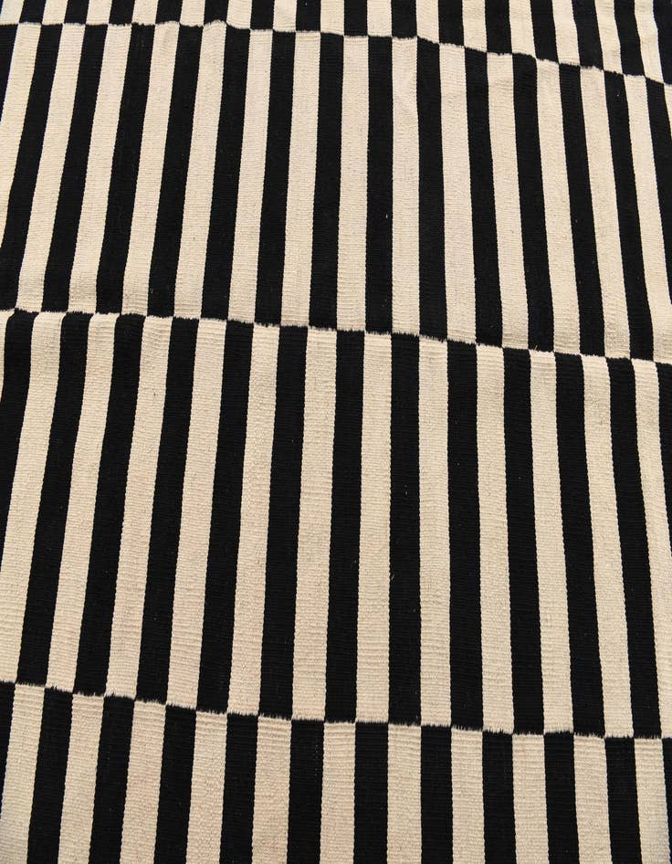 Detail image of 5' 7 x 7' 11  Hand Woven Kilim Modern Wool Rug