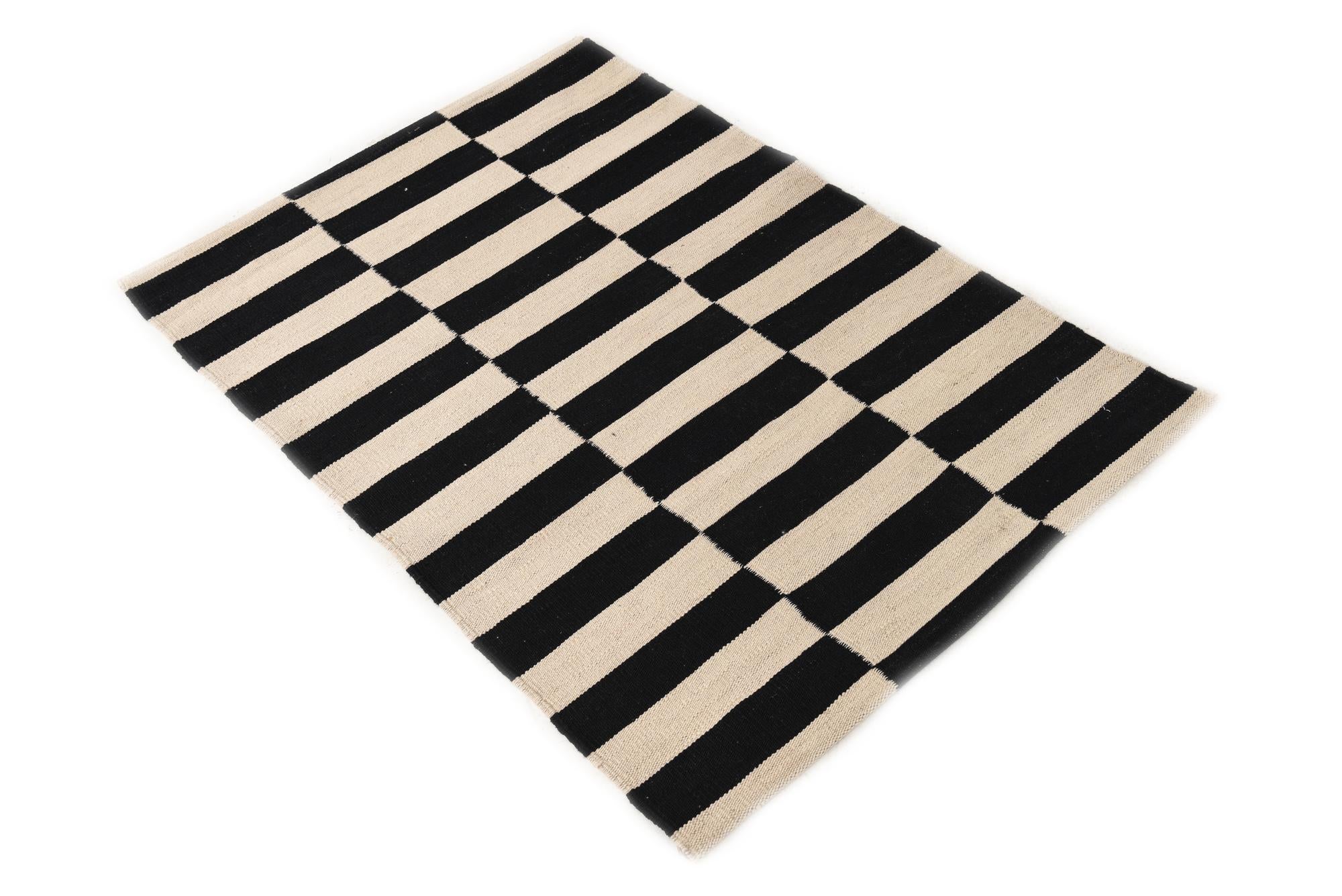 2' 8 x 3' 9 Hand Woven Kilim Modern Wool Rug