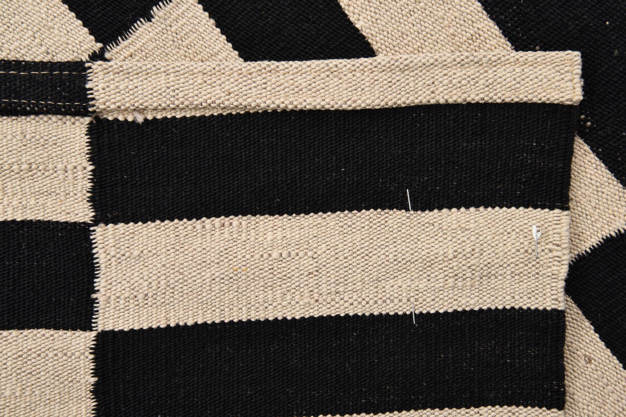 2' 8 x 3' 9 Hand Woven Kilim Modern Wool Rug
