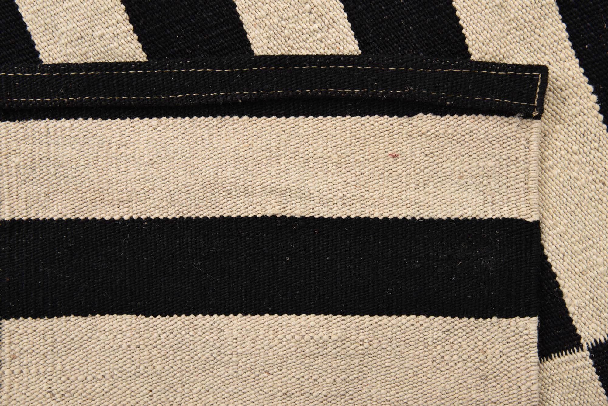 3' 5 x 4' 9 Hand Woven Kilim Modern Wool Rug