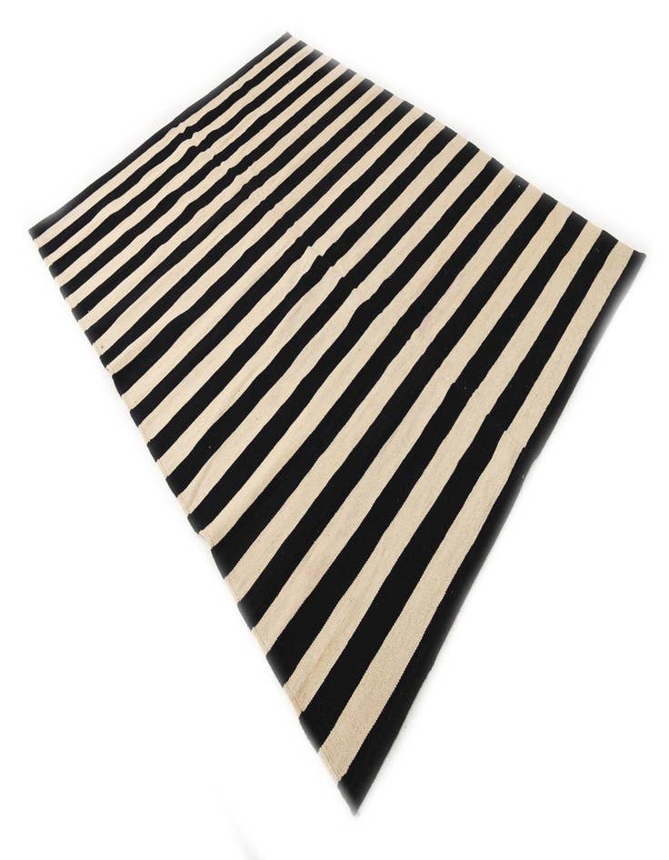 Detail image of 5' 9 x 7' 9  Hand Woven Kilim Modern Wool Rug