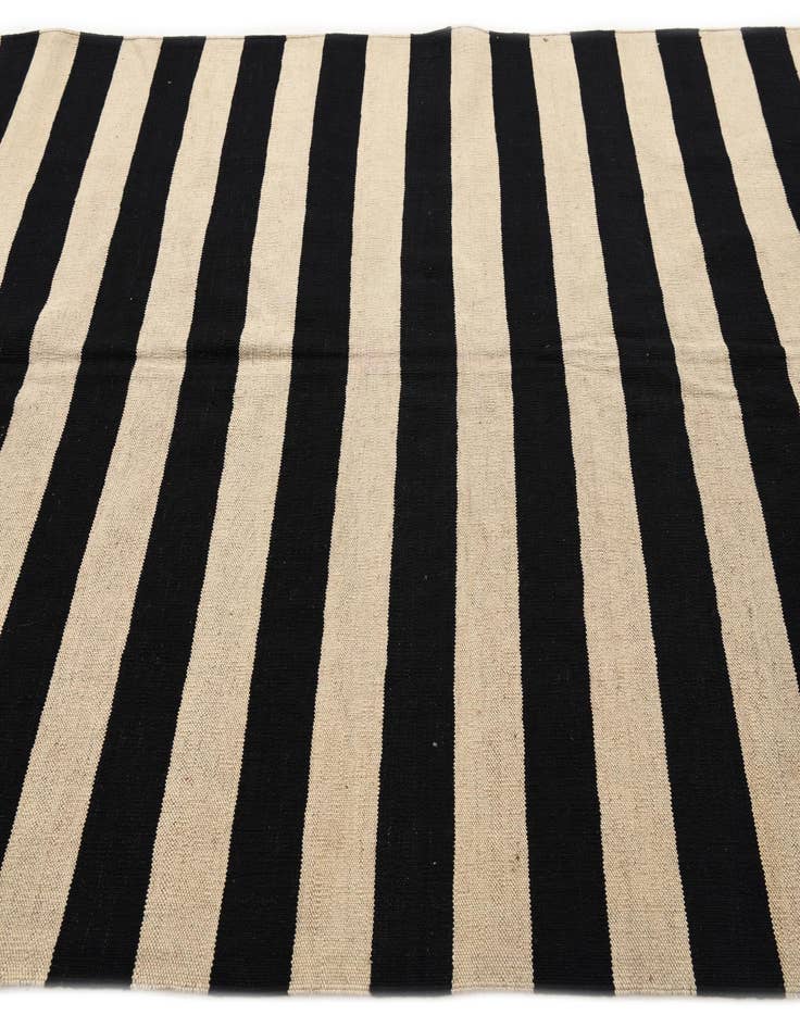 Detail image of 5' 9 x 7' 9  Hand Woven Kilim Modern Wool Rug