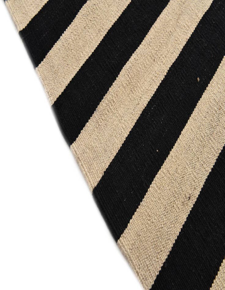 Detail image of 5' 9 x 7' 9  Hand Woven Kilim Modern Wool Rug