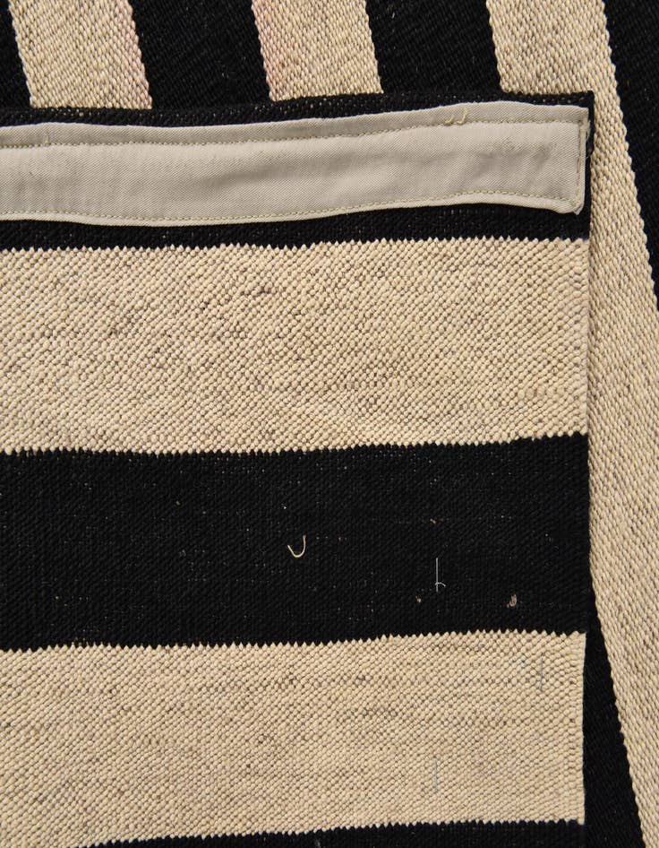 Detail image of 5' 9 x 7' 9  Hand Woven Kilim Modern Wool Rug