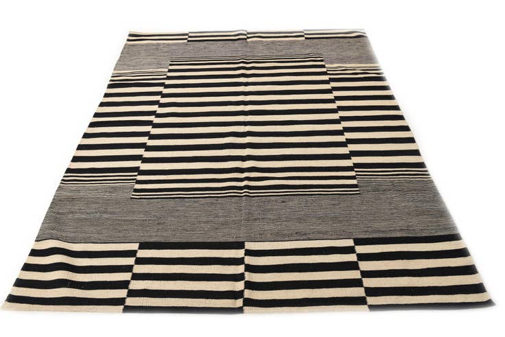 Detail image of 6' x 7' 8 Hand Woven Kilim Modern Wool Rug