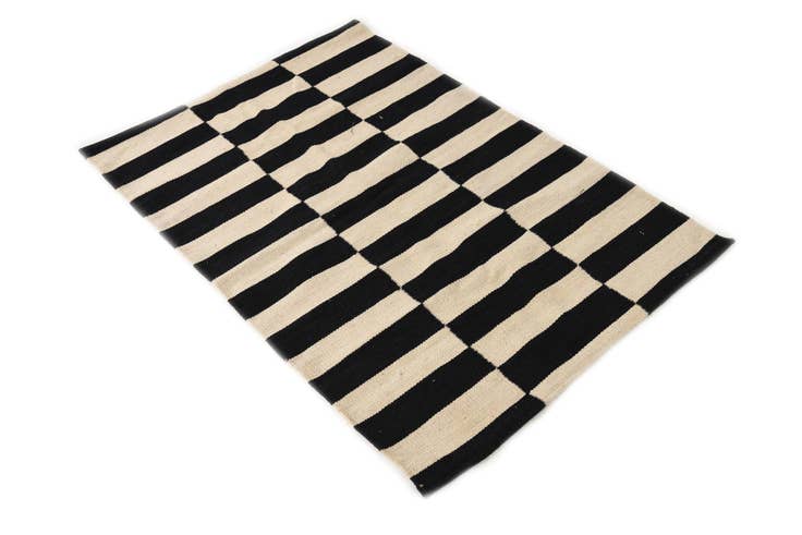 Detail image of 2' 6 x 3' 10 Hand Woven Kilim Modern Wool Rug