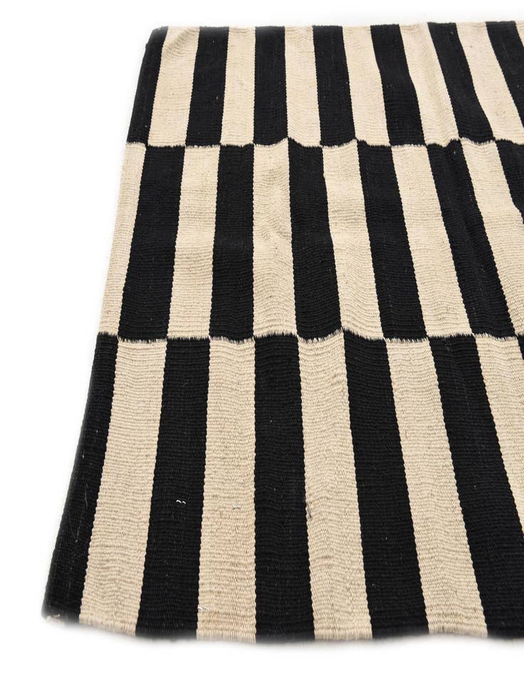 Detail image of 2' 6 x 3' 10  Hand Woven Kilim Modern Wool Rug