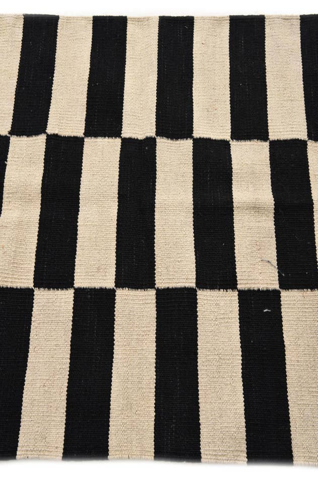 Detail image of 2' 6 x 3' 10 Hand Woven Kilim Modern Wool Rug