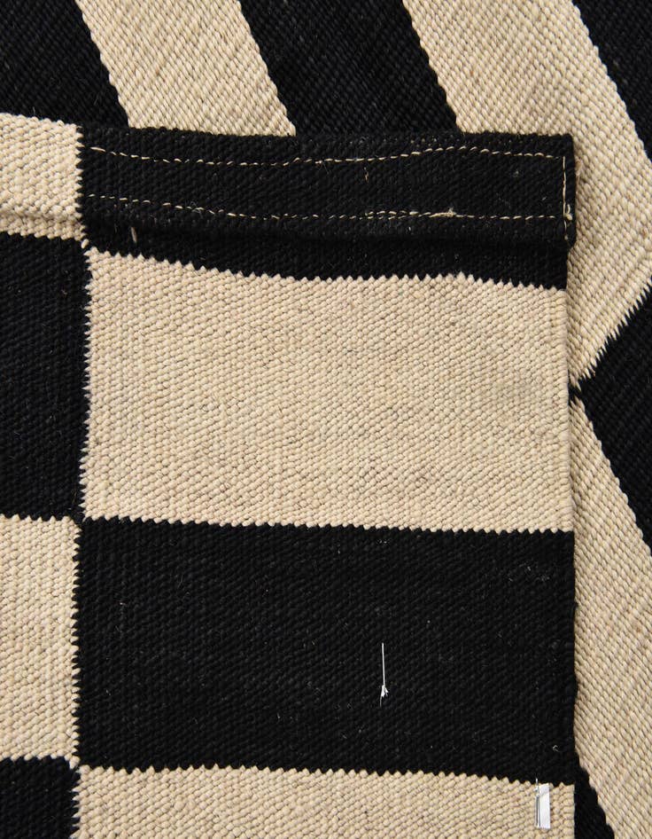 Detail image of 2' 6 x 3' 10  Hand Woven Kilim Modern Wool Rug