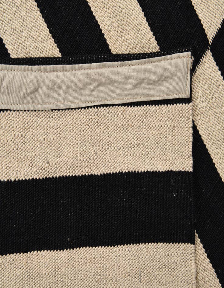 Detail image of 3' 7 x 4' 9  Hand Woven Kilim Modern Wool Rug