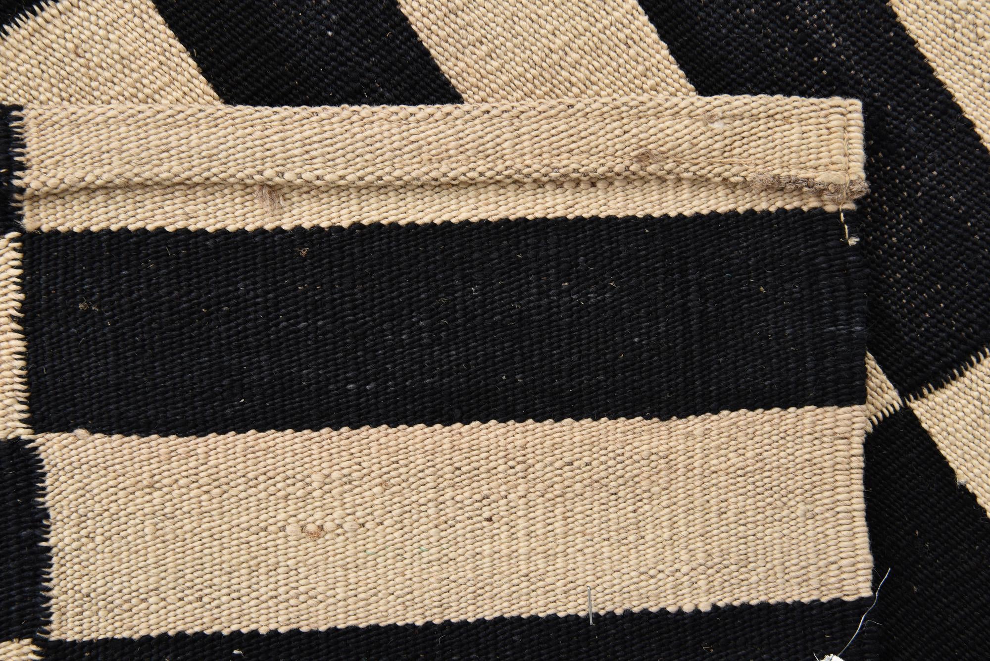 2' 8 x 3' 10 Hand Woven Kilim Modern Wool Rug