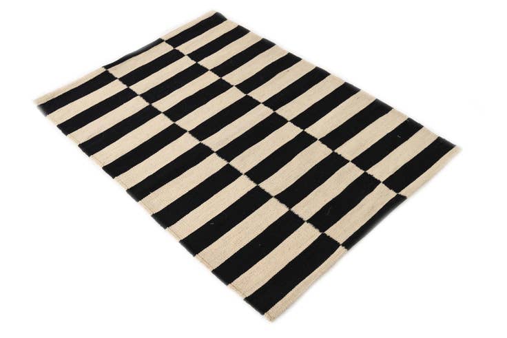 Detail image of 2' 9 x 3' 9 Hand Woven Kilim Modern Wool Rug