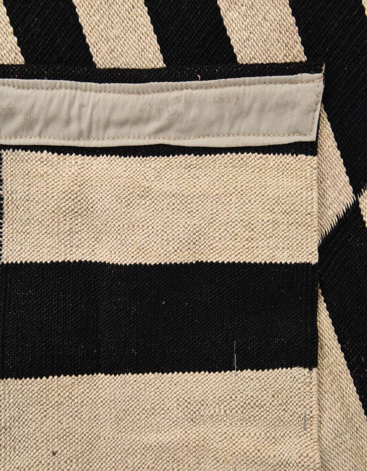 Detail image of 3' 4 x 4' 10  Hand Woven Kilim Modern Wool Rug