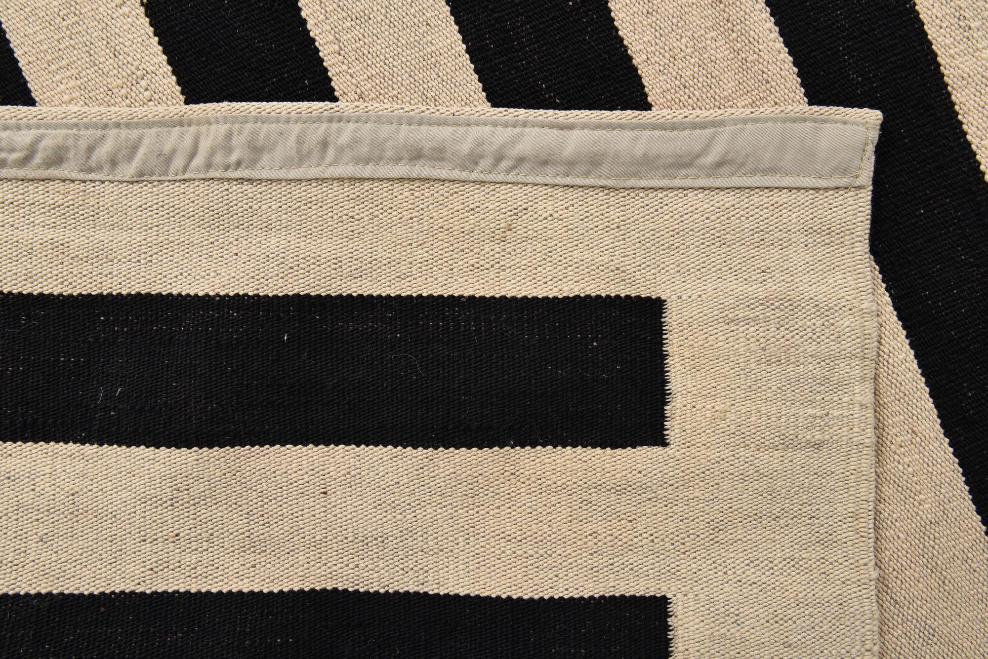 6' 8 x 9' 10 Hand Woven Kilim Modern Wool Rug