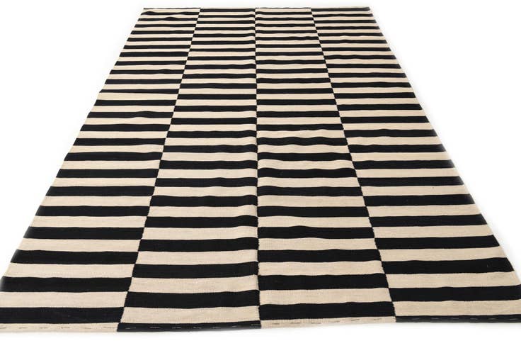 Detail image of 6' 8 x 9' 8 Hand Woven Kilim Modern Wool Rug