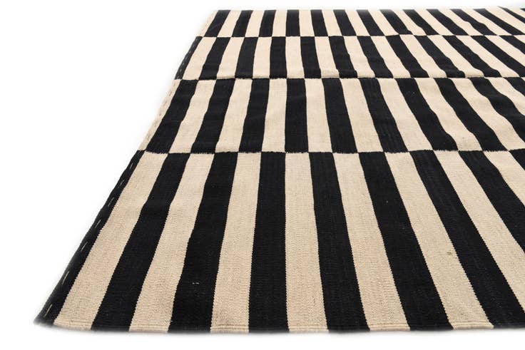 Detail image of 6' 8 x 9' 8 Hand Woven Kilim Modern Wool Rug